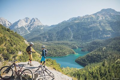 Uitnodigend chalet met zwembad in Tirol