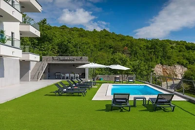 Villa in Brsec mit Schwimmbecken