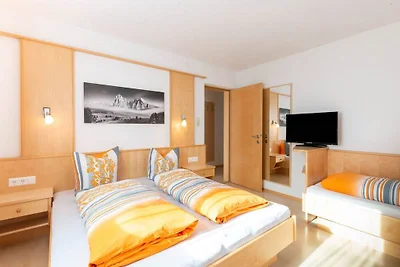 Einladende Ferienwohnung in Ladis mit Balkon