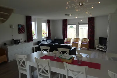 Geräumiges Ferienhaus mit Sauna in Strandnähe