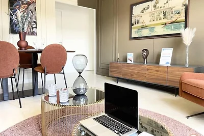 Elegante balcone vista aperta con posto auto