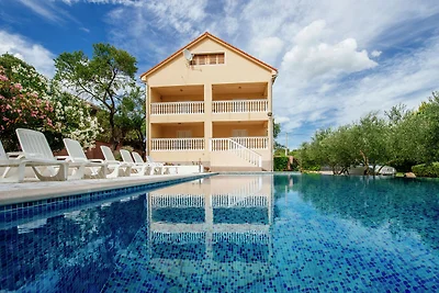 Spaziosa casa vacanze con piscina a Kakma