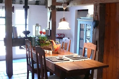 Schöne authentische Mühle nahe am Meer