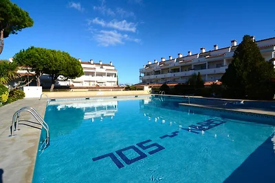 Wohnung in LEscala mit Swimmingpool