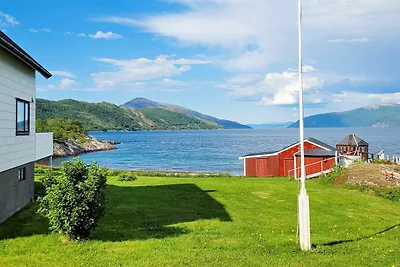 6 Personen Ferienhaus in Sandhornøy