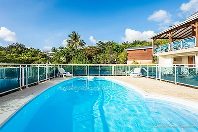 Geräumige Villa in Guadeloupe mit Außenpool