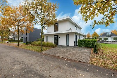 Moderne Villa in Harderwijk mit Whirlwanne