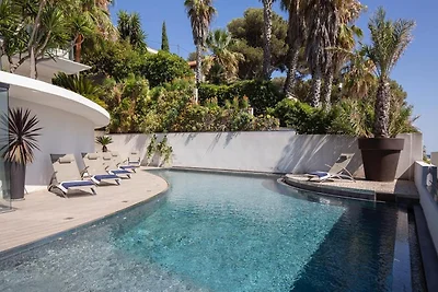 Luxury Seafront Villa with 2 Private Pools