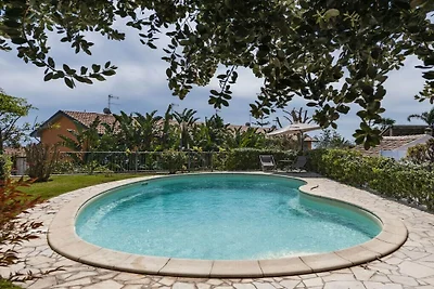 City cottage with garden and pool