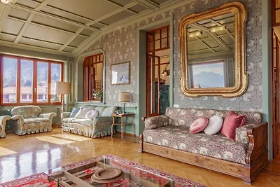 Villa in Civenna mit Balkon und Barbecue