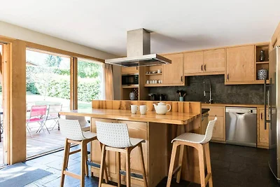 Chalet with Mont Blanc Views, Hot Tub & Separ...