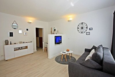 Apartments Tomy - One Bedroom Apartment with ...