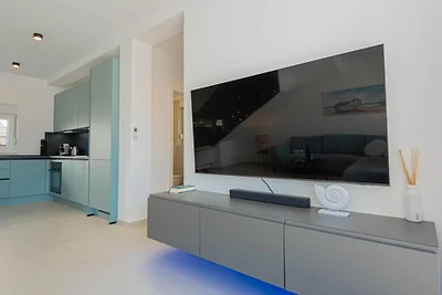 Villa Pomalo - Three Bedroom Villa with Outdo...