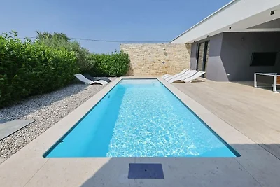 Villa in Kraj, Tkon mit Schwimmbecken