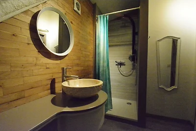 Hut in het bos, comfortabel, mooie overdekt...