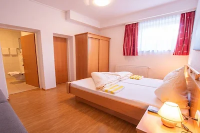 Vakantieappartement in Fügen met zwembad