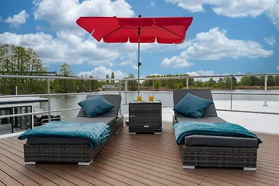 Havel Houseboat Serenity