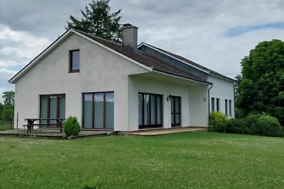 Einladendes Ferienhaus mit großem Garten