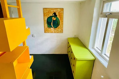 Bauernhaus in der Nähe des Waldes in...