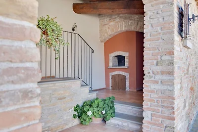 Appartamento in agriturismo con piscina e tan...