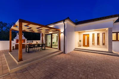 Moderno rifugio vicino alla costa di Zara