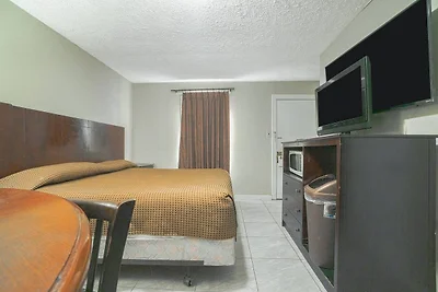 Cape Coral FL | King bed