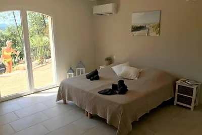 Villa a Le Plan-de-la-Tour con piscina