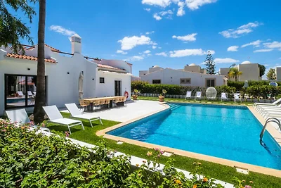 Villa in Galé mit Pool und Grillplatz