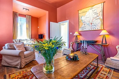 Luxuriöses Ferienhaus in Heers mit Terrasse