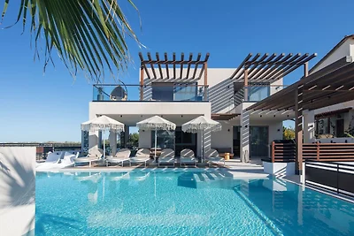 Group Beachside stay in Skaleta