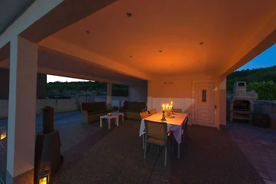 Villa in Ugljane mit privatem Pool