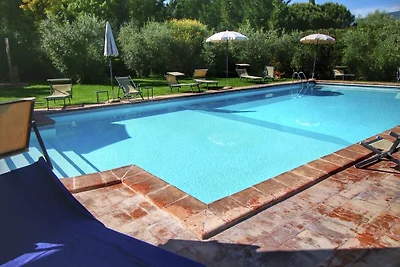 Accogliente casa colonica con piscina a...