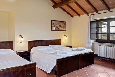 Gemütliches Ferienhaus in Magione mit Pool