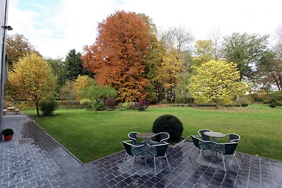 Herrenhaus in Mettet mit Garten