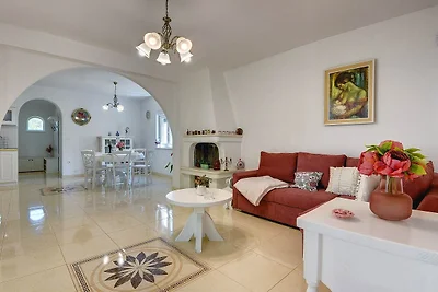 Bella villa con piscina e giardino recintato