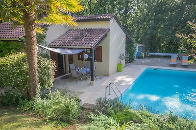 Ruhiges Ferienhaus mit großem Pool