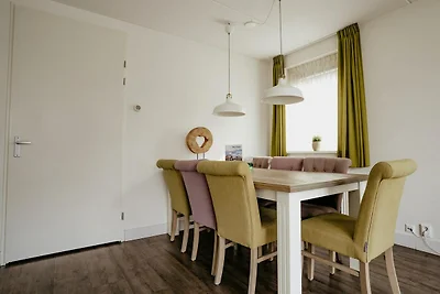 Geräumiger Rückzugsort am See