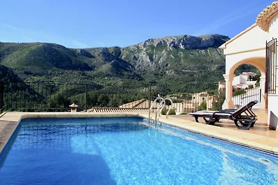 Villa mit privatem Pool und Ausblick