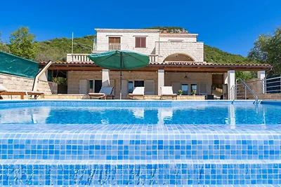 Beachfront Apartment house Hon with pool