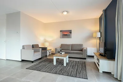 Sfeervol huis met 2 badkamer, op 700 m.