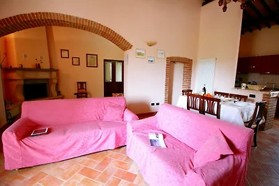 Schönes Bauernhaus in Asciano mit Schwimmbad