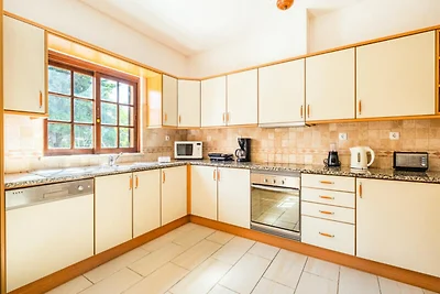 Villa in Albufeira mit Pool und Grillbereich