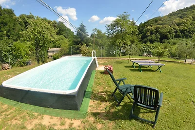 Bauernhaus in Pescaglia mit Schwimmbad