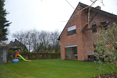 Villa in Puivelde mit Terrasse