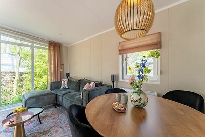 Luxe chalet bij Ouddorp met tuin