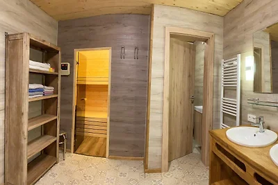 Chalet Salzburg, Dienten