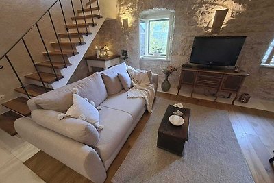 Stone House Lola - Two Bedroom Holiday Home