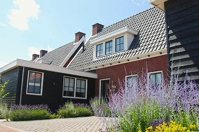 Moderne Villa am See in Colijnsplaat