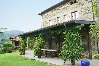 S. Romano in Garfagnana: villa di lusso, vasc...