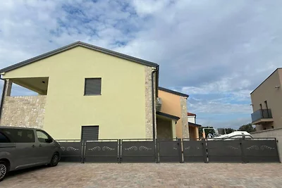Holiday House 2